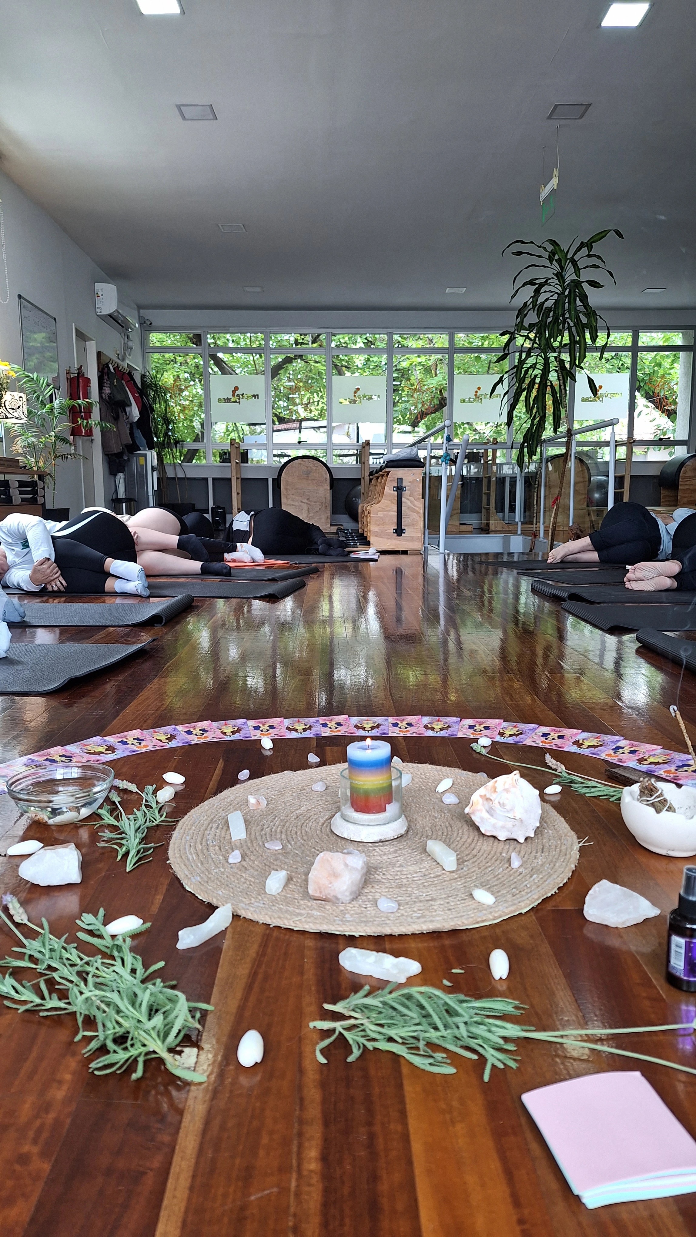 Vista general del espacio de trabajo preparado para un encuentro